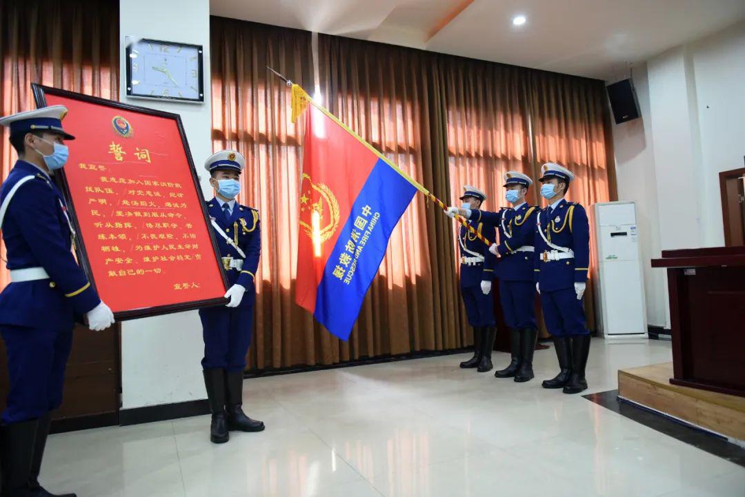 庄严宣誓达州首批新消防员踏上火焰蓝新征程
