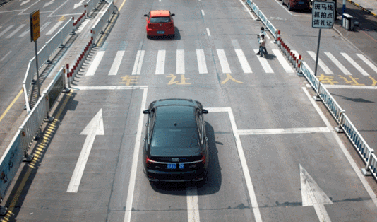 五大曝光行动第二批斑马线前不礼让行人曝光