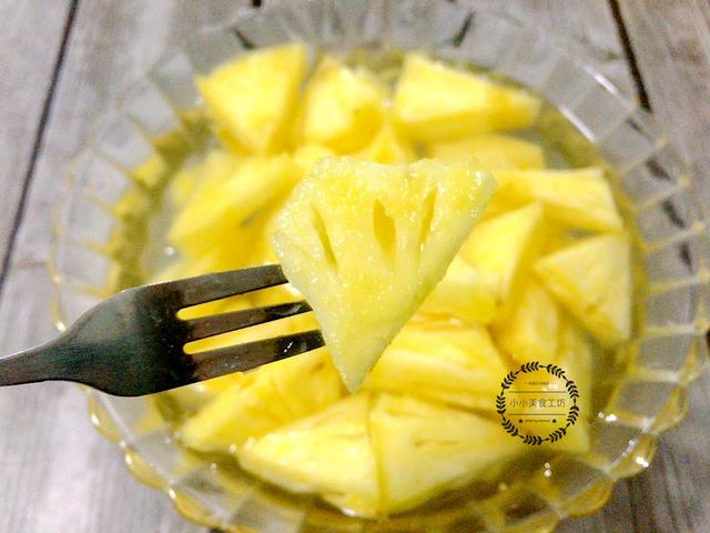 菠萝怎么吃不脏手不浪费 52563d65eb644bc0be8ee70ea96d1bcc.jpeg