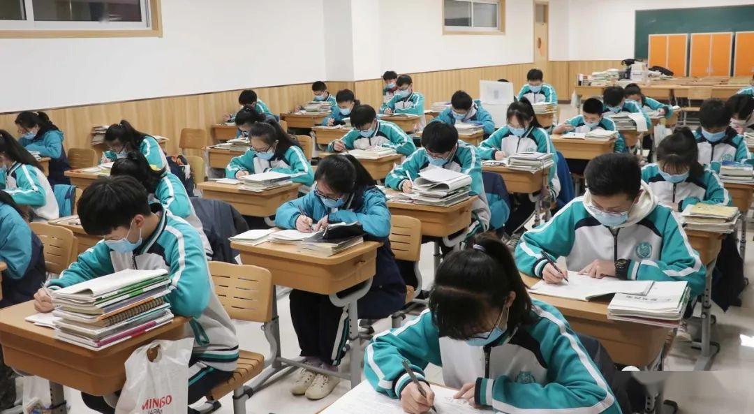 学校 学生宿舍晚间测温生活老师收回当天口罩销毁22:00坐标:即墨一中