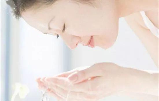 脸部白斑涂抹什么药 56a3903d1c9a44c3aef224fe03f59813.jpeg