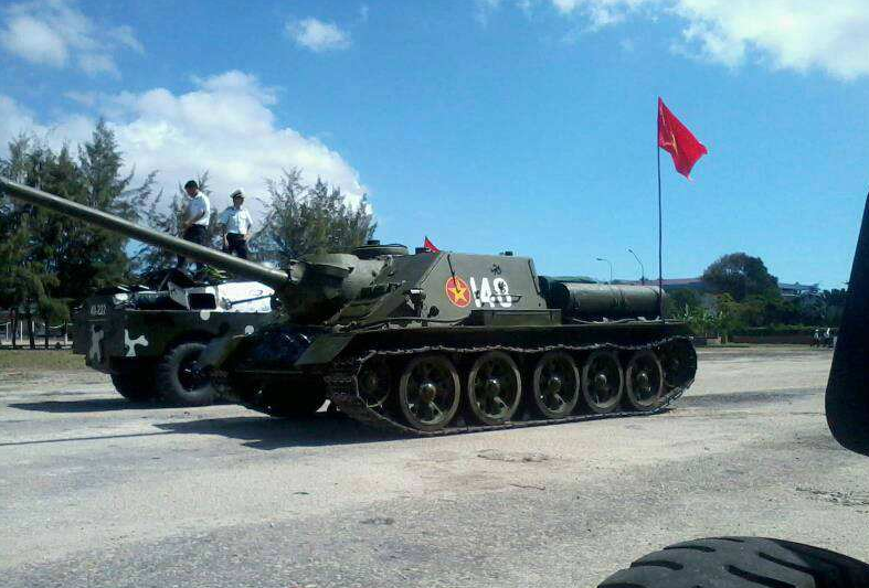 图为越南军队的老式su100自行火炮
