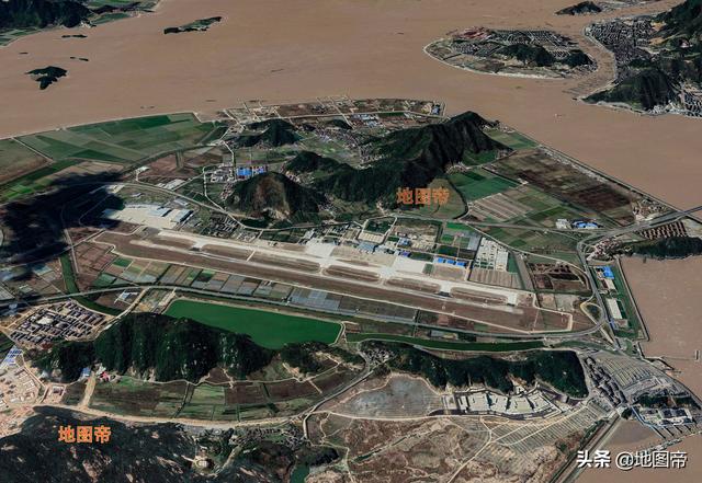 航拍浙江舟山普陀山机场,建在海岛上的机场