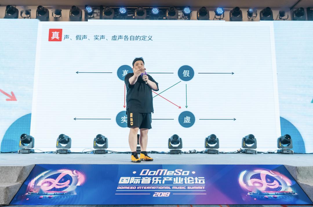 [人学]有人把自己练成了歌神温哥华封城期间做什么？有人学做饭
