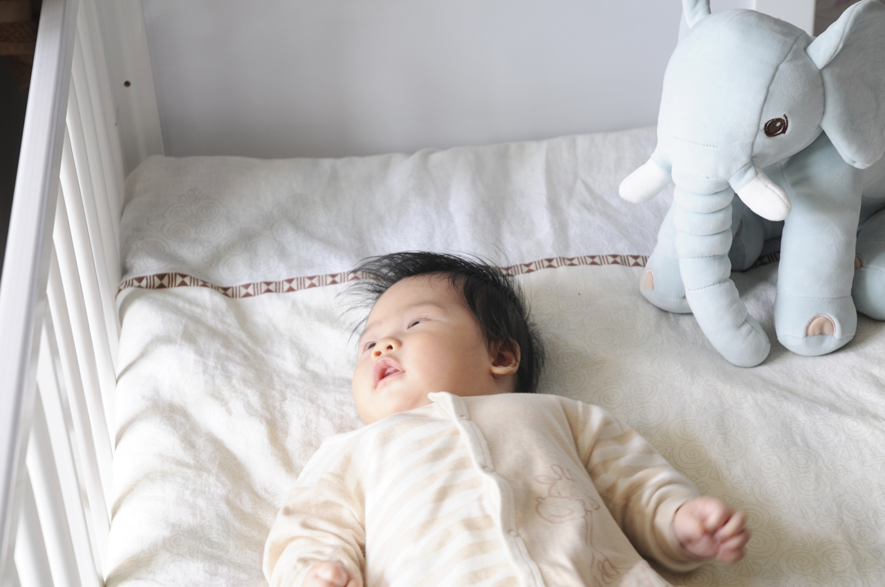 「孩子」伴他成长：贝影随行婴儿床百变“技艺”