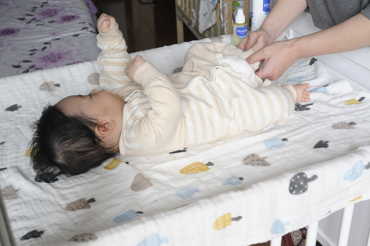 「孩子」伴他成长：贝影随行婴儿床百变“技艺”