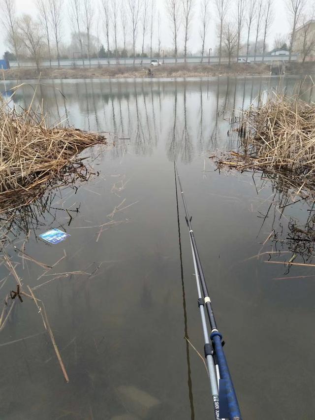 老人口水流_水流图片(2)