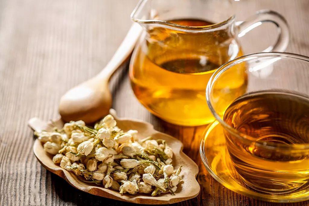 1疏肝散气茶原料：茉莉花、佛手花各1.5~3克，泡水代茶饮即可。功效：疏肝