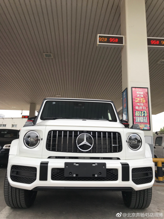 何征服极限路况2022款奔驰g63amg越野车