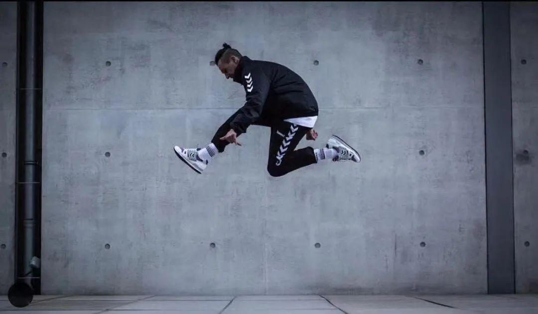 国内知名运动品牌创始人 bfc0f44f9f5c4e50910dec61dbad7ec9.jpeg