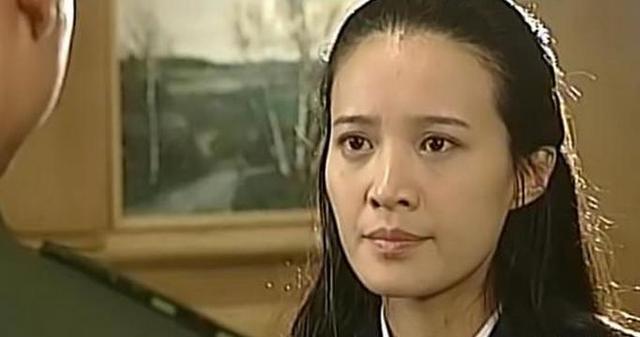 19岁出道合作王志文走红，曾是央视女主播，与落