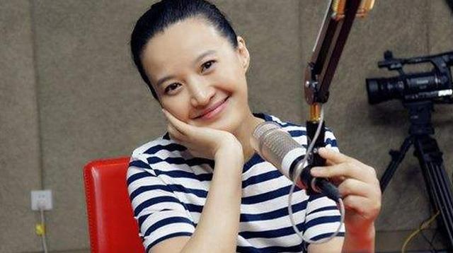 19岁出道合作王志文走红，曾是央视女主播，与落