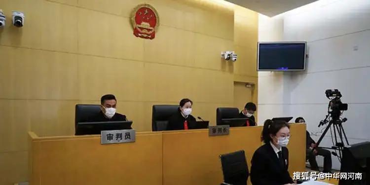 婴儿高烧40℃竟没发现！高级育婴师被雇主打骨折！网友说…（最新发布）