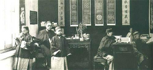 古代学子校服是什么样的?