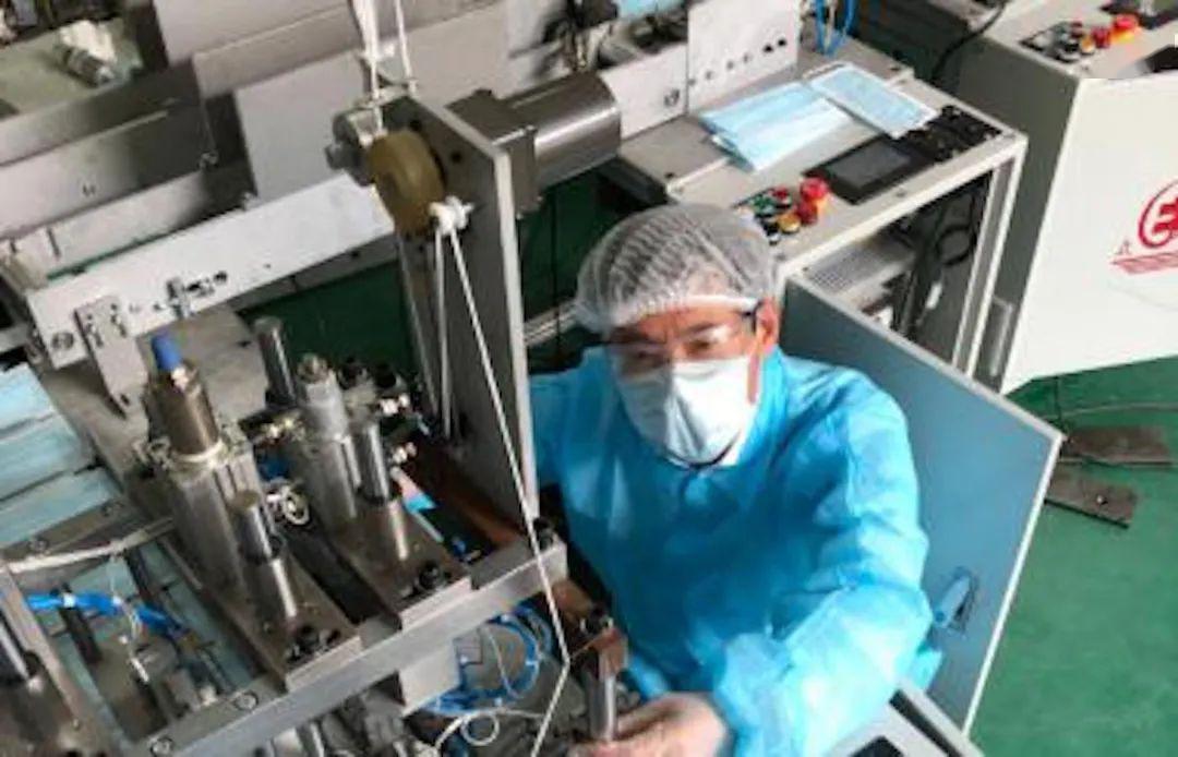 机器人口罩机_戴口罩的卡通图片(3)