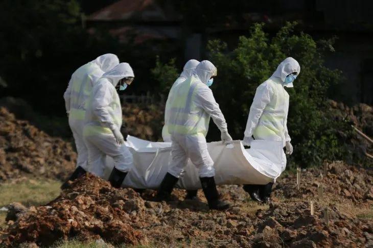 在新冠肺炎疫情期间,确保死者及其家属尊严得到保护