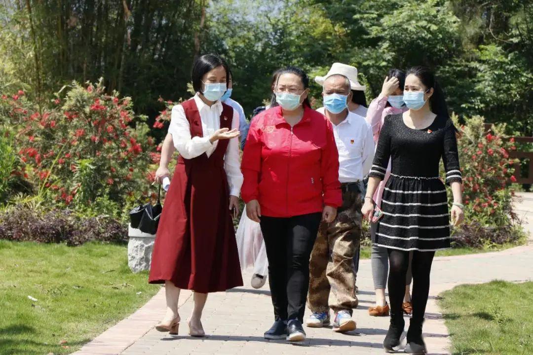 王六村人口_全科王六年级上册数学(2)