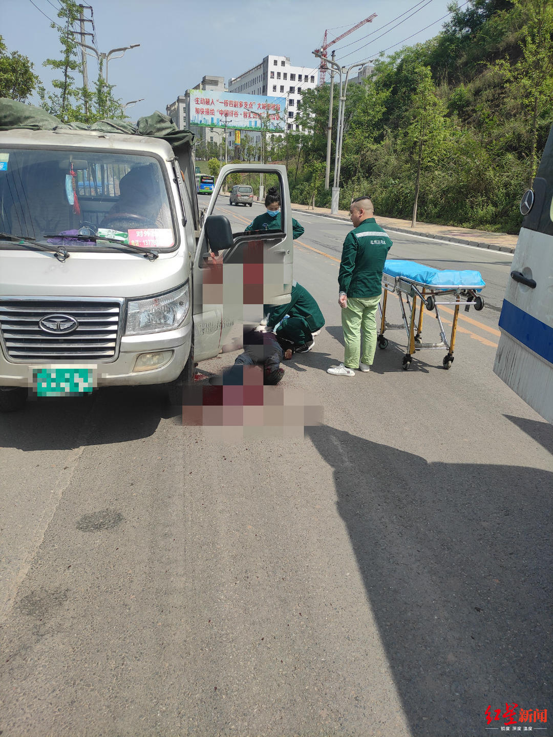 救助@送医院抢救无效死亡，群众报警！货车司机边开车边吐血