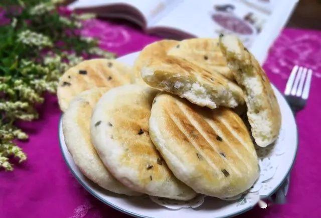 在家怎么做面食饼 16574b3cf92540bb84d097d3f16efcdb.jpeg