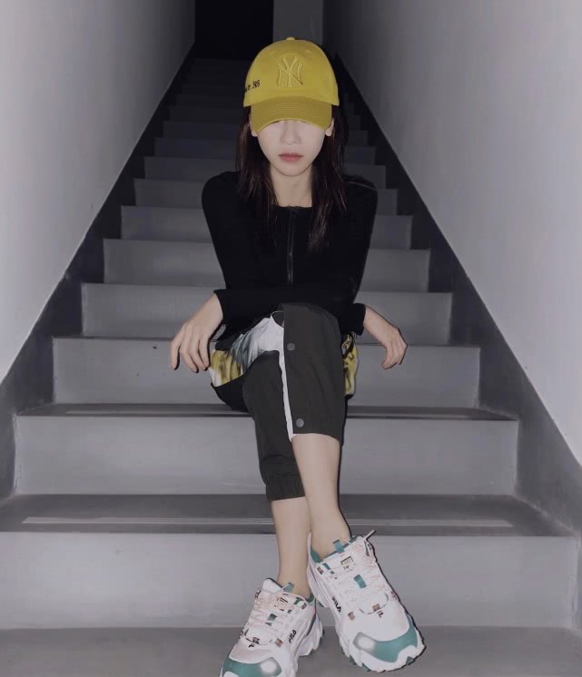 于正晒吴谨言新剧造型，撞脸“红皇后”，网友