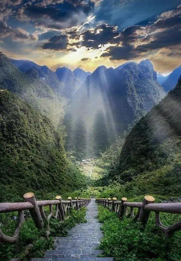险峻的七百弄