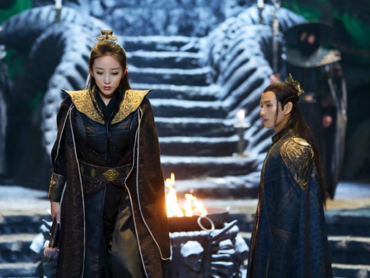 她曾是台下观众,因颜值太高被公司签约,如今与一线演员同台_陈梦瑶