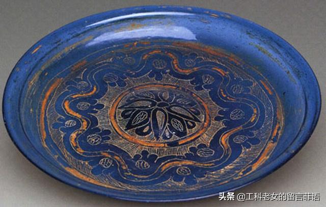 清华大学博物馆展出的唐代皇家器物,两件是与唐僖宗有关是琉璃器