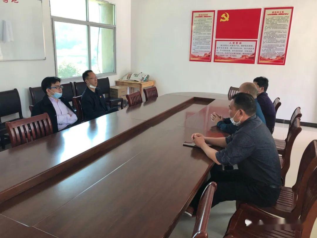 吴发胜局长到永兴镇廉溪村调研关注我们