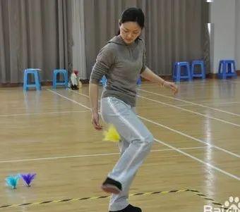 4,踢毽子:一分钟踢毽计数.