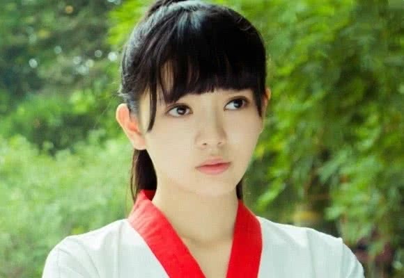 还记得《旋风少女》的曲光雅吗？如今掀起刘海