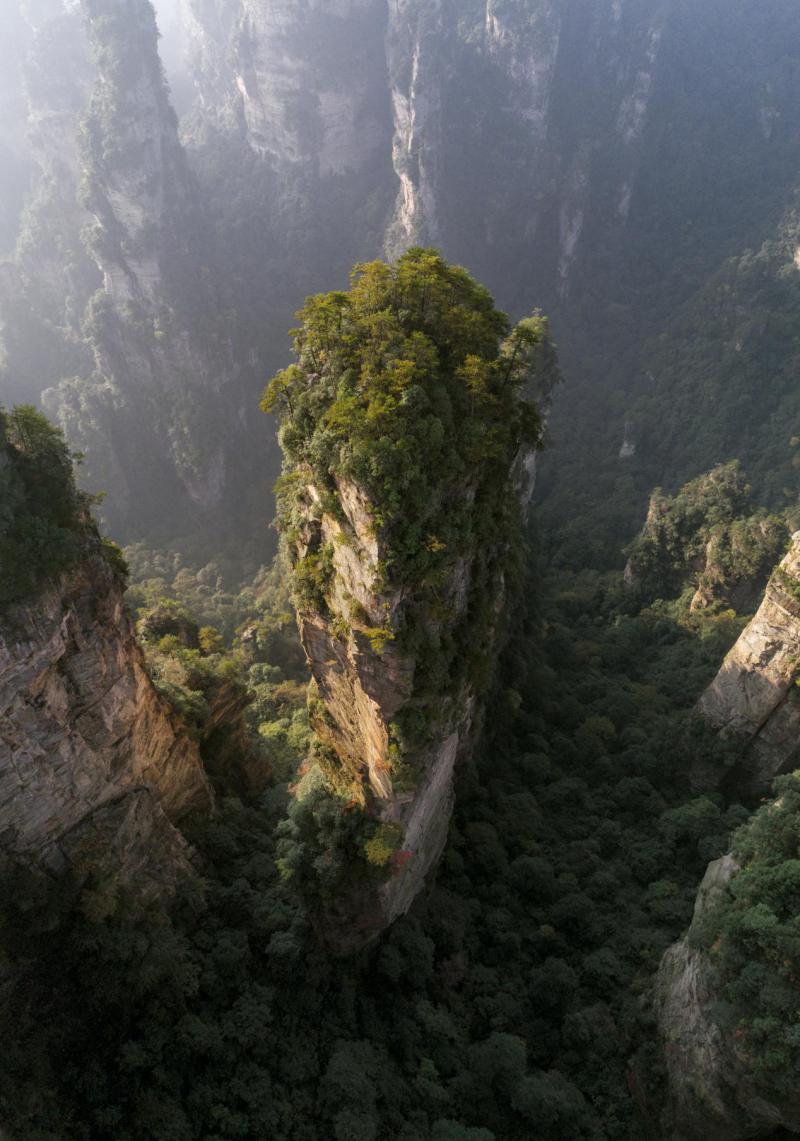 张家界悬崖上电梯直冲云霄，神仙境地武陵源简直是现实版世外桃源