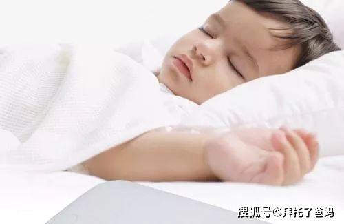 #宝宝#驼背、毁颈椎还有窒息风险，选枕头慎重很多父母给宝宝睡错枕头