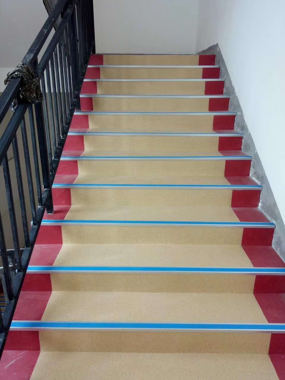 同时,pvc塑胶地板也广泛应用在楼梯踏步系统中.