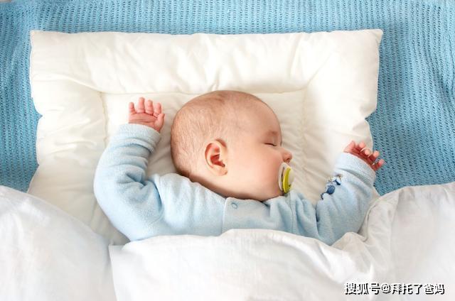 #宝宝#驼背、毁颈椎还有窒息风险，选枕头慎重很多父母给宝宝睡错枕头