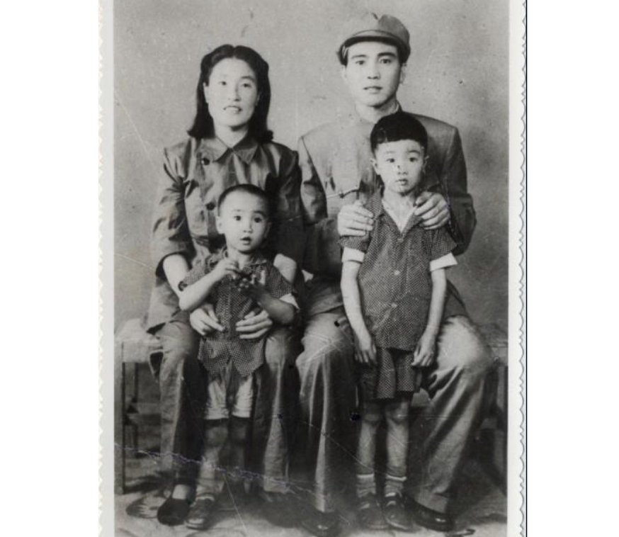 旧币|刘青山贪污170亿旧币，儿子本可上清华，最后上了专科学校