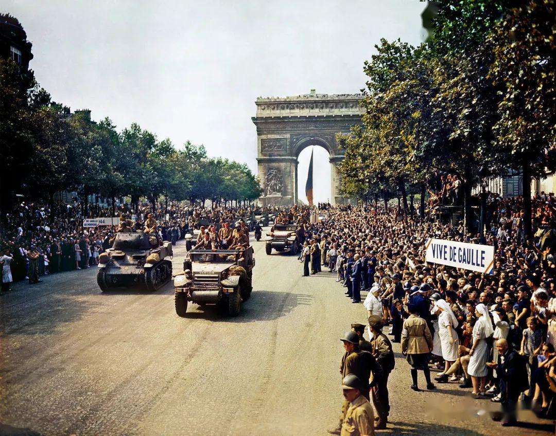 1945年,巴黎光复.戴高乐总统在此阅兵.