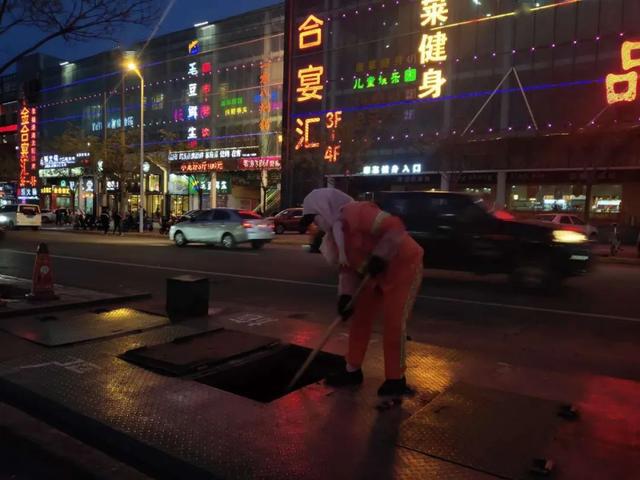 环卫工人人均清扫面积_环卫工人图片