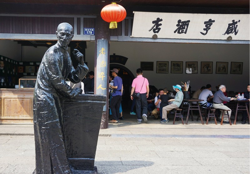 原创对于孔乙己,鲁迅真的"哀其不幸怒其不争"吗?专家:误解鲁迅了