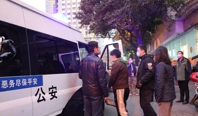 又抓了一批“女主播”!聊天记录曝光……