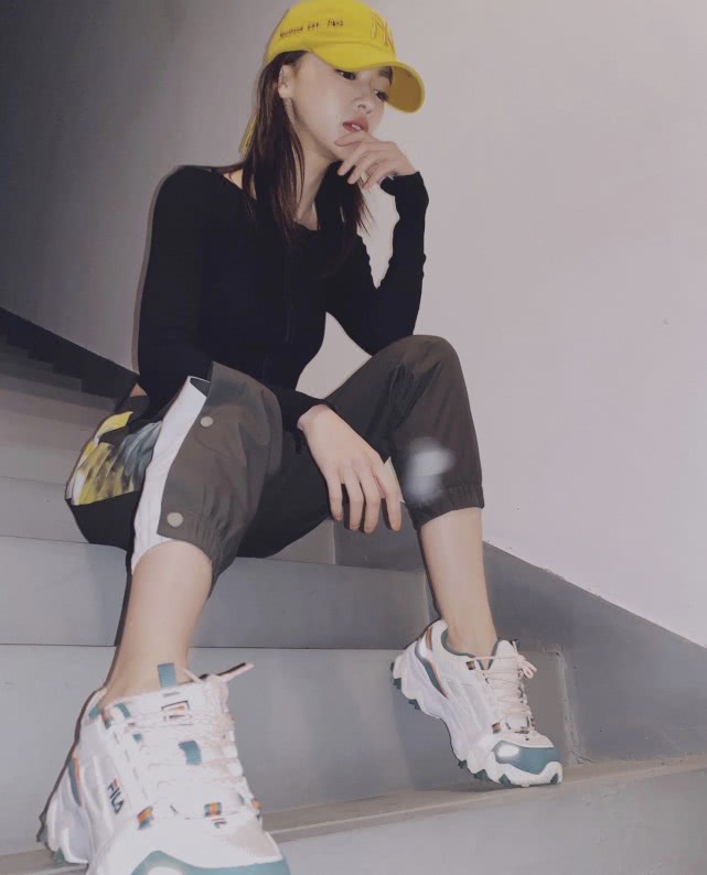 于正晒吴谨言新剧造型，撞脸“红皇后”，网友