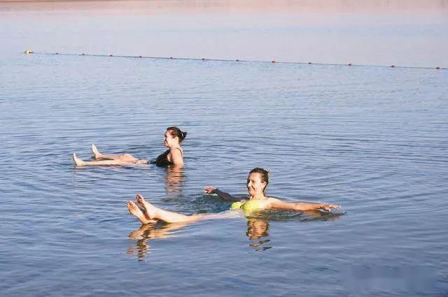 为什么死海淹不死人,却没成为游泳的圣地?看完明白了