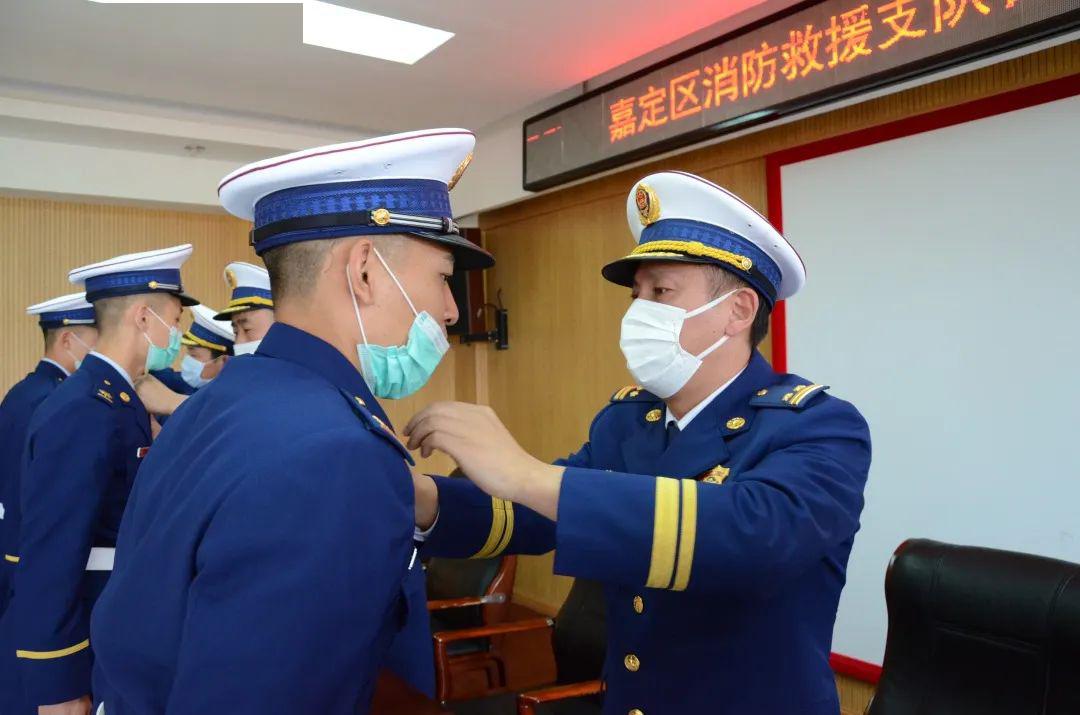 整装披甲,尽锐出战——嘉定消防救援支队隆重举行首批新招录消防员