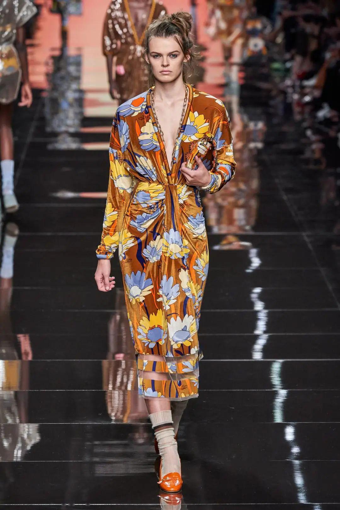 『夏日』穿着印花裙～我和夏日有个约会