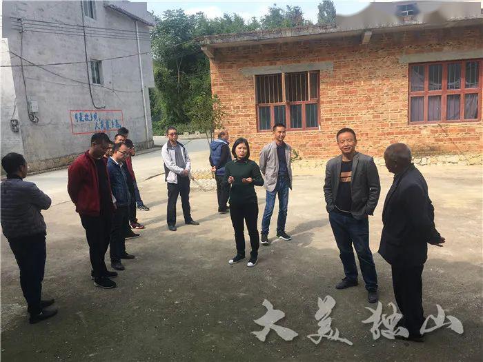 四月初以来,新董村动员全体干部,下沉每个网格每个家庭,严格按照脱贫