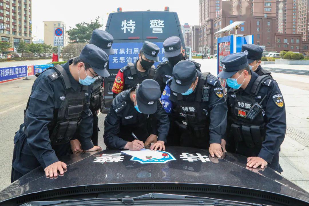 珲春公安民辅警用挥洒在寒风中的汗水诠释了人民警察的神圣使命与职责