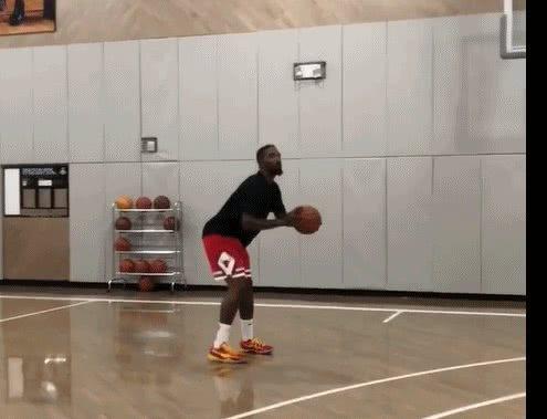 怎么在家里练习投篮 375651f8984a4f9bb82bf8ee9aef877a.jpeg