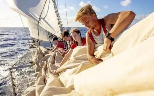 航班停飞24个荷兰中学生靠帆船横渡大西洋回国