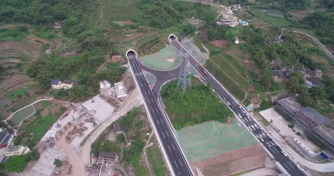 穿越山岭"地质博物馆 ",重庆歇马隧道顺利通车