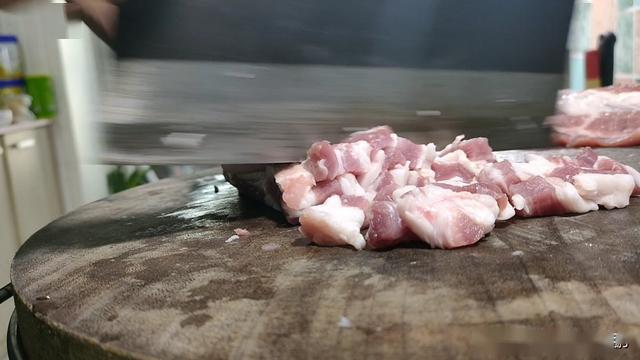 怎么把肉切成块家常 4961374054a14c5e9f50bf4d6dd365fb.jpeg