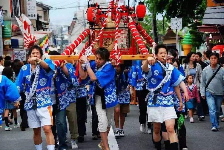 日本劳动节逢"黄金周"泰国:统一放假一天于1932年首次颁布劳工条例